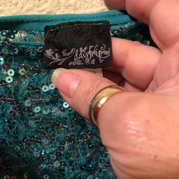 💙💙SOLD DAYTRIP SEQUINS/LACE TOP - Picture 2 of 5